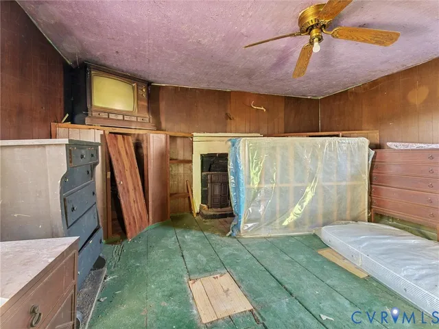 a view of a storage & utility room