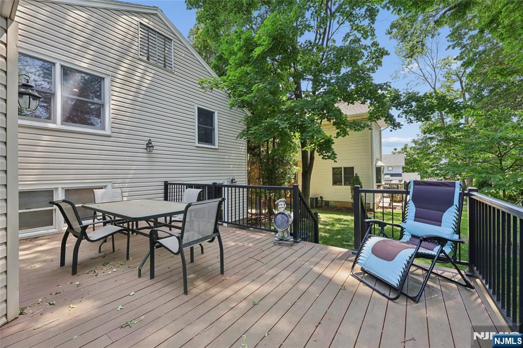 384 Rutland Avenue Teaneck, NJ 07666 - Photo 29 of 36