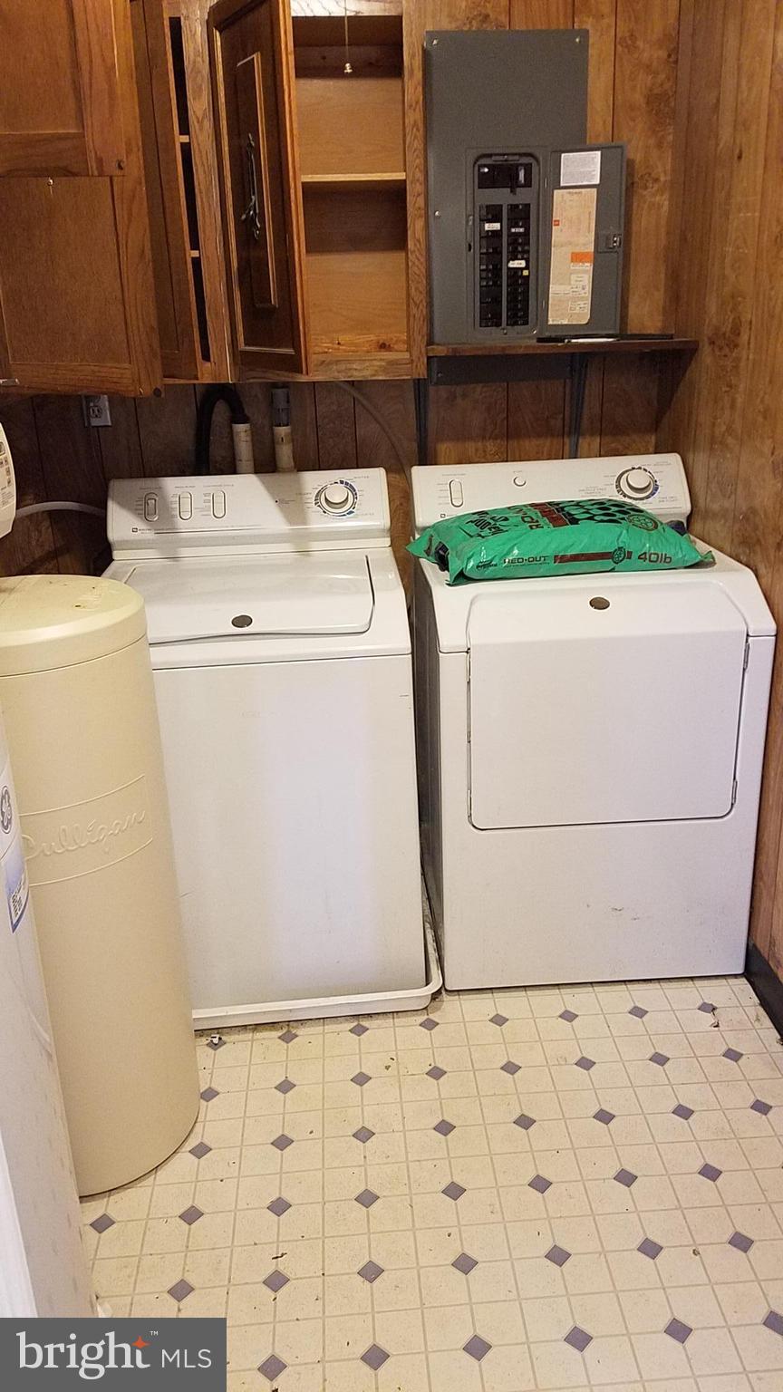 9083 Charles Town Road Ranson, WV 25438 - Photo 5 of 21 Laundry