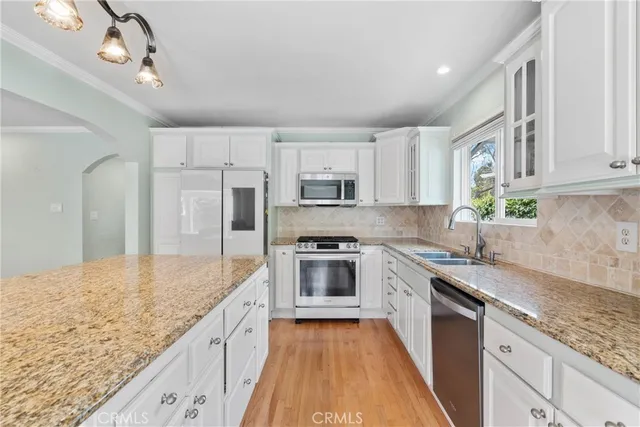 $1,274,900 | 6911 East 10th Street, Long Beach, CA 90815