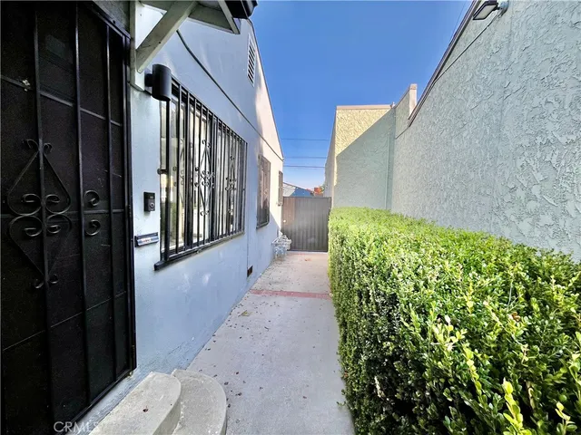 a view of a pathway of a house