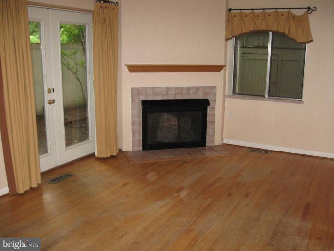 1527 Inlet Court Reston, VA 20190 - Photo 2 of 11 Hardwood floors main & upper lvl. family rm w/fpl