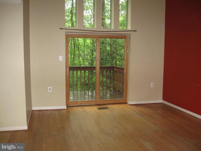 1527 Inlet Court Reston, VA 20190 - Photo 3 of 11 Great Rm w/Vaulted Ceiling, Hardwood floors