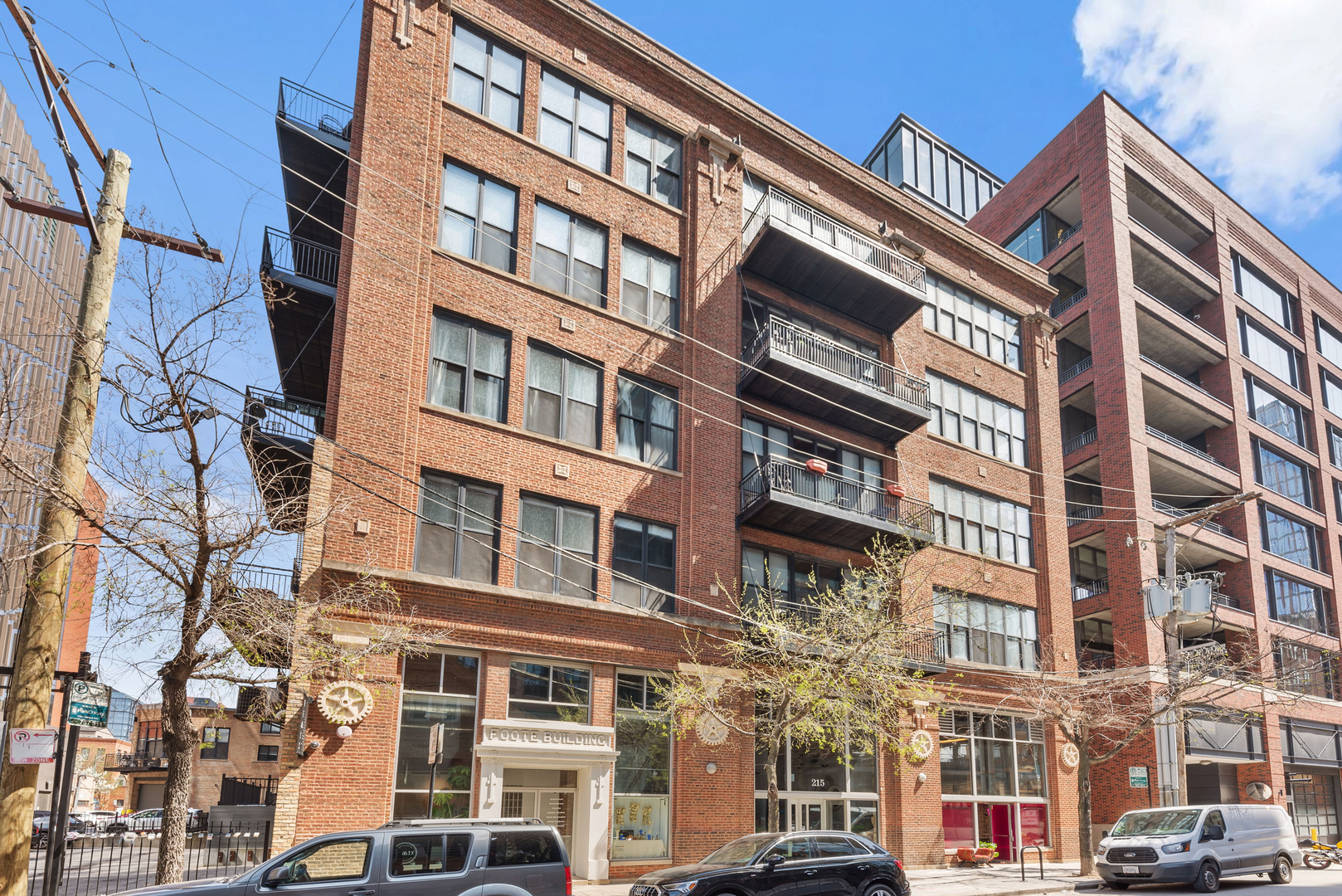 215 North Aberdeen Street, Unit 202B Chicago, IL 60607 - Photo 1 of 16 a front view of a building