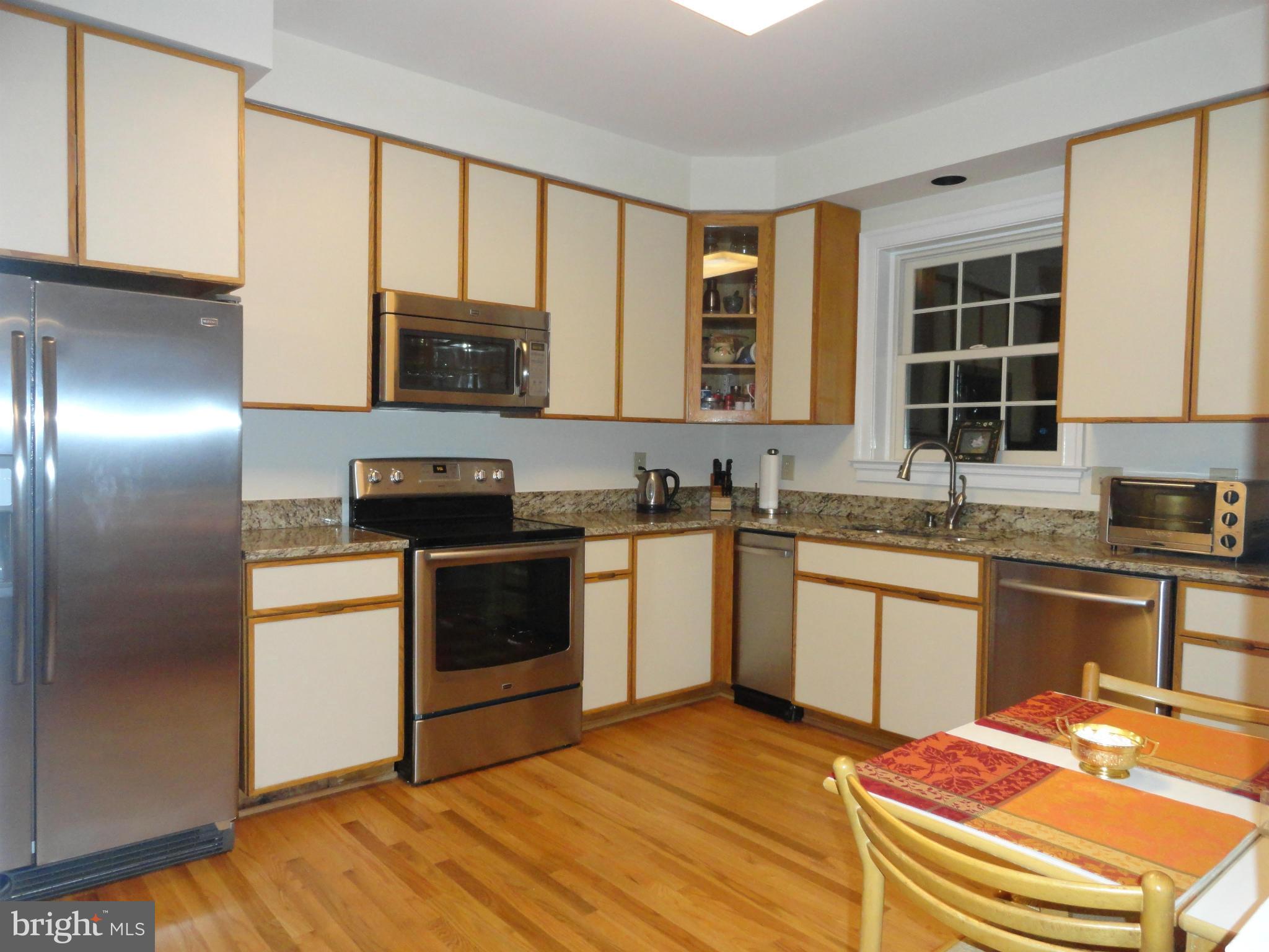8015 Rising Ridge Road Bethesda, MD 20817 - Photo 11 of 30 Kitchen