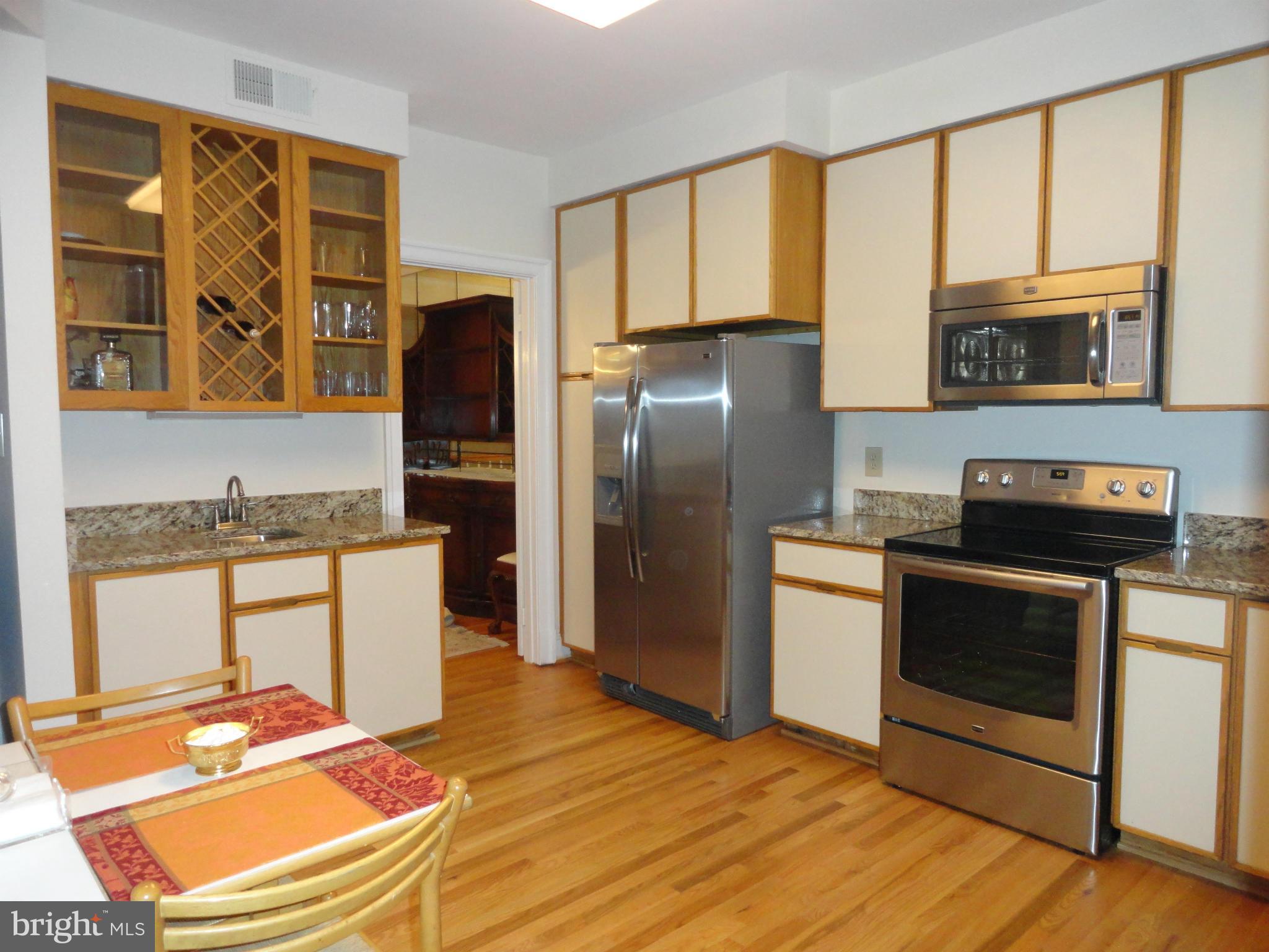 8015 Rising Ridge Road Bethesda, MD 20817 - Photo 12 of 30 Kitchen