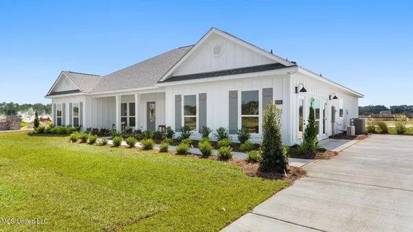 $420,900 | 6632 Palm Pointe Drive, Ocean Springs, MS 39564
