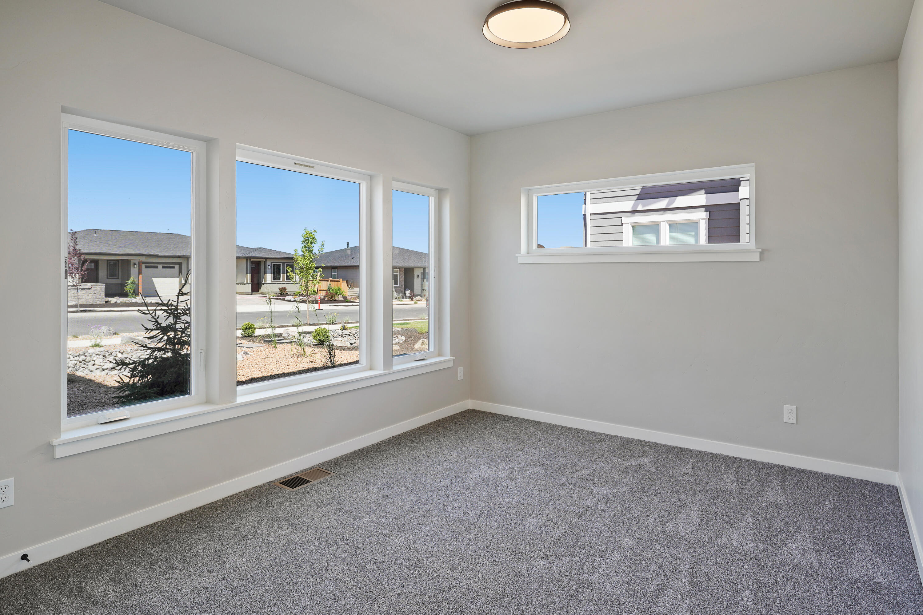 3684 Southwest 44th Street Redmond, OR 97756 - Photo 37 of 52 DSC00391