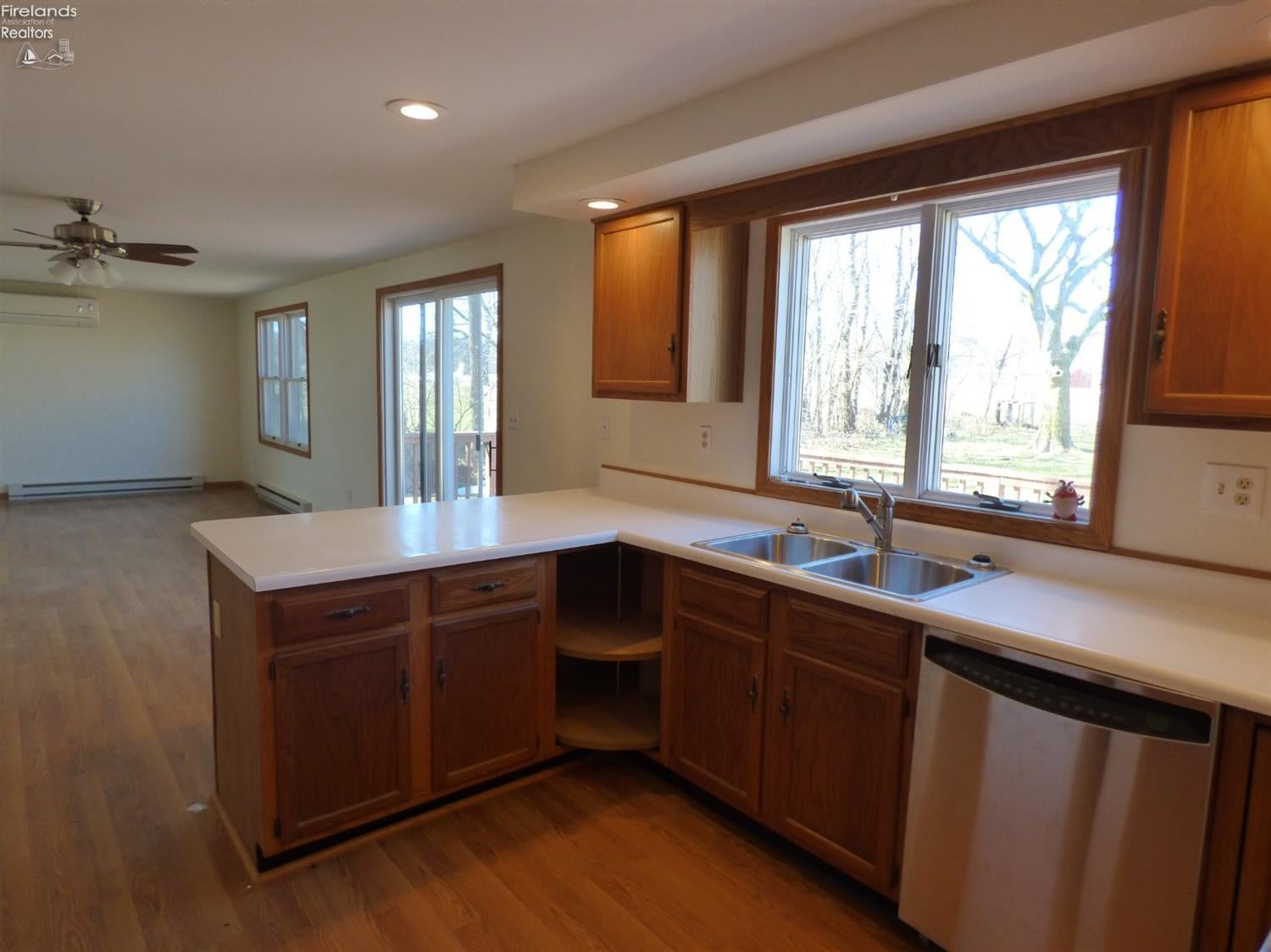 1671 Airline Road Put In Bay, OH 43456 - Photo 12 of 28 Gallery Image 12