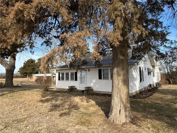 $575,000 | 2569 Valley Road, Fulton, KS 66738