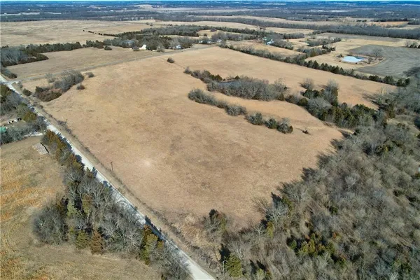 $575,000 | 2569 Valley Road, Fulton, KS 66738