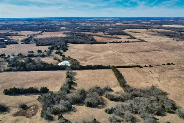$575,000 | 2569 Valley Road, Fulton, KS 66738