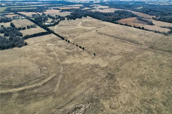 $575,000 | 2569 Valley Road, Fulton, KS 66738