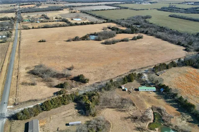 $575,000 | 2569 Valley Road, Fulton, KS 66738