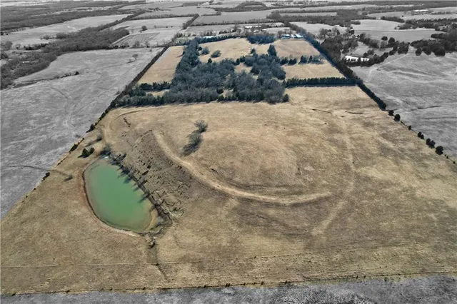 $575,000 | 2569 Valley Road, Fulton, KS 66738