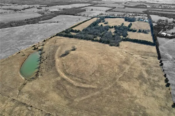 $575,000 | 2569 Valley Road, Fulton, KS 66738