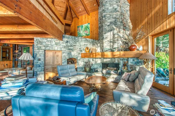 a table and chairs in front of a building