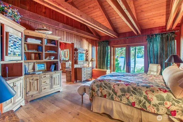 a view of walk in closet