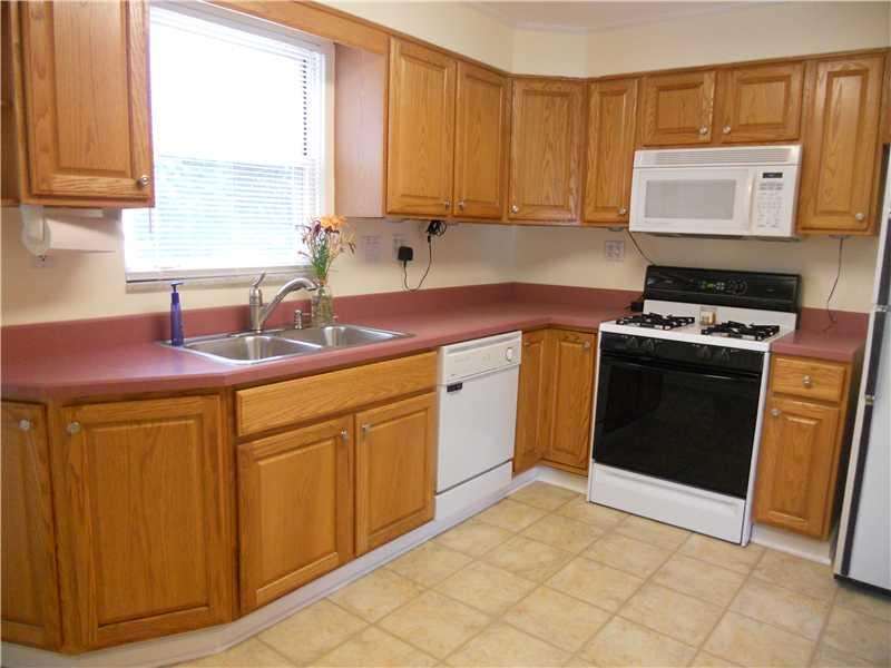 29 Kennedy Lane McKees Rocks, PA 15136 - Photo 14 of 24 Kitchen.