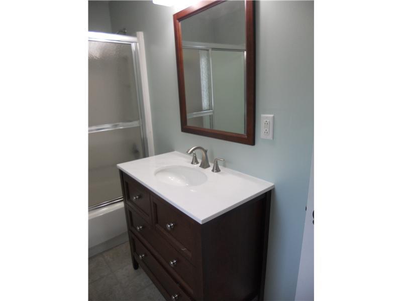 29 Kennedy Lane McKees Rocks, PA 15136 - Photo 20 of 24 Full Bath.