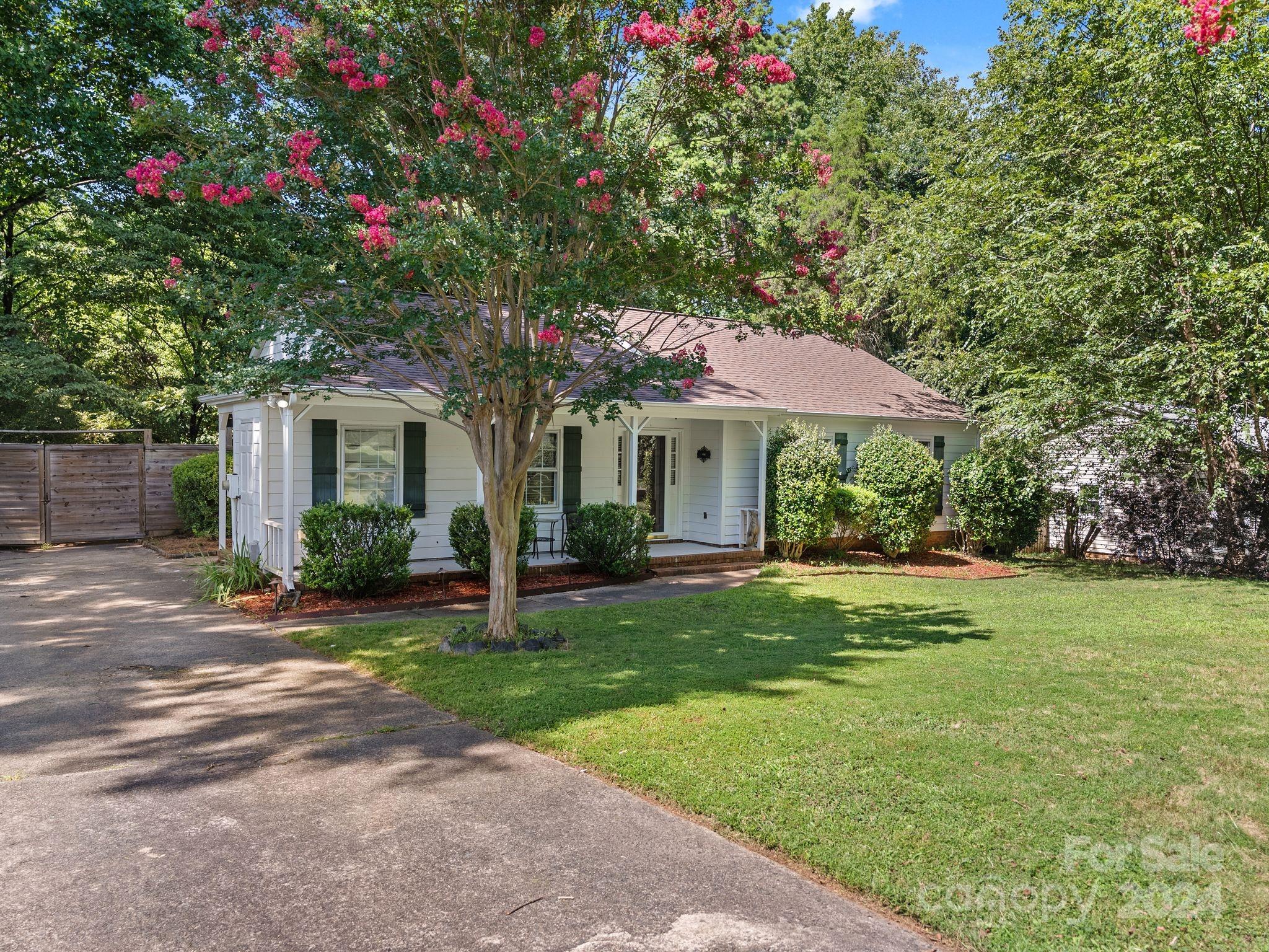 9702 Watergate Road Charlotte, NC 28270 - Photo 3 of 38 Gallery Image 3