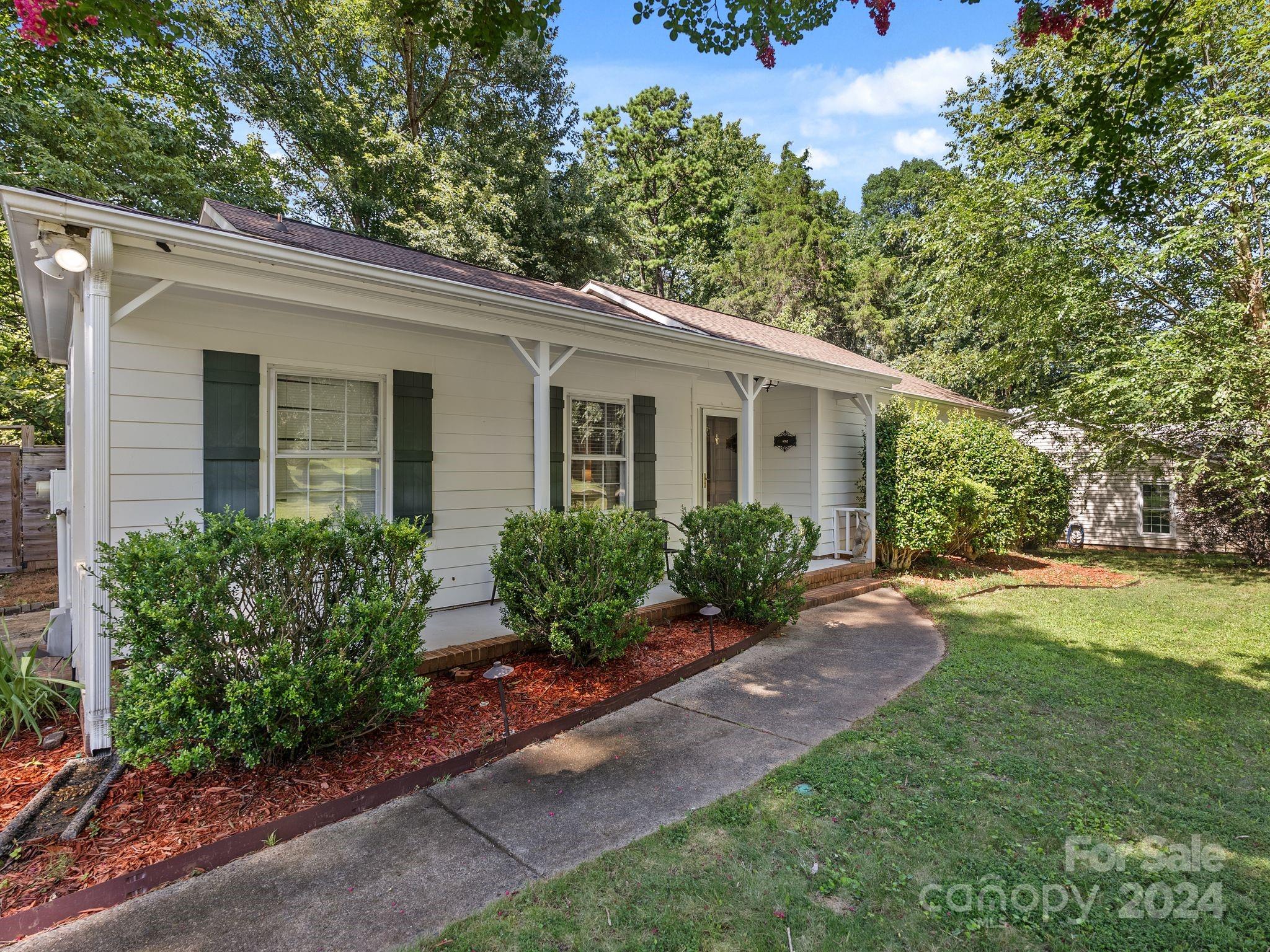 9702 Watergate Road Charlotte, NC 28270 - Photo 4 of 38 Gallery Image 4