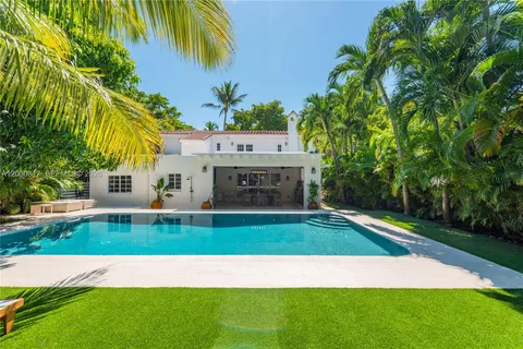 $4,695,000 | 5236 Pine Tree Drive, Miami Beach, FL 33140