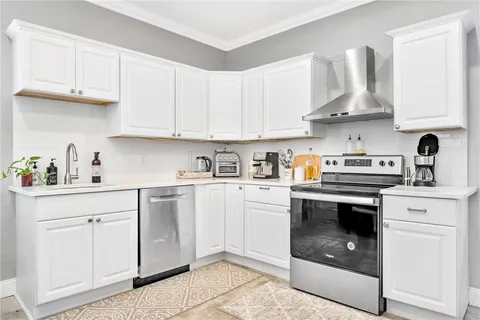 $999,000 | 90 University Avenue, Providence, RI 02906