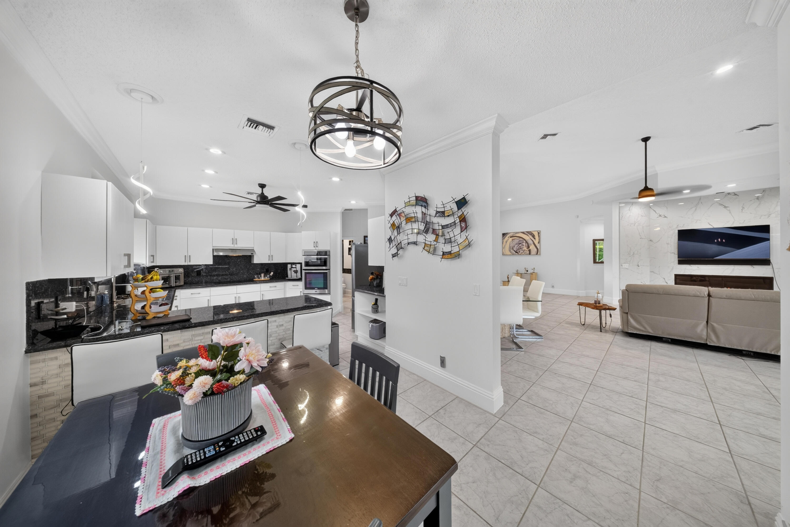 7690 La Corniche Circle Boca Raton, FL 33433 - Photo 8 of 42 DSC09251