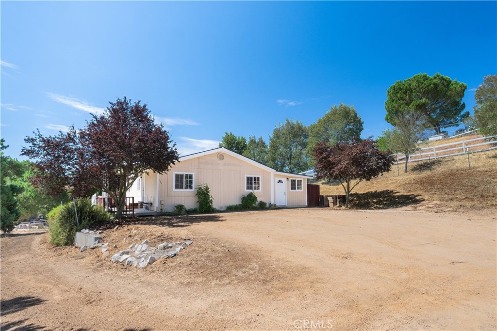 5790 Prancing Deer Road Paso Robles, CA 93446 - Photo 2 of 27 Gallery Image 2