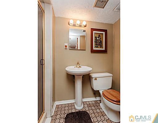 1143 Huron Road North Brunswick, NJ 08902 - Photo 12 of 25 Gallery Image 12