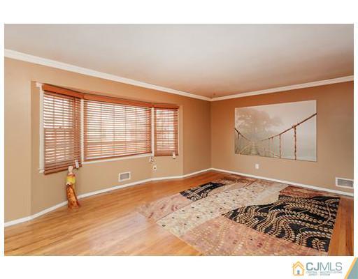 1143 Huron Road North Brunswick, NJ 08902 - Photo 13 of 25 Gallery Image 13