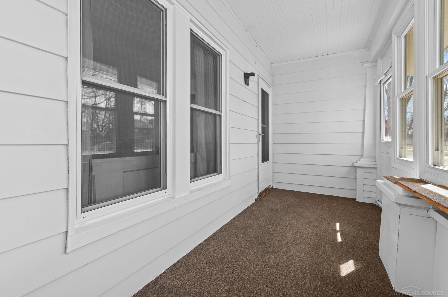 39 Riverside Drive Mount Clemens, MI 48043 - Photo 4 of 39 50135794-8a2e2b22-36ef-4f9e-a8d7-83ad9ae67318.JPG