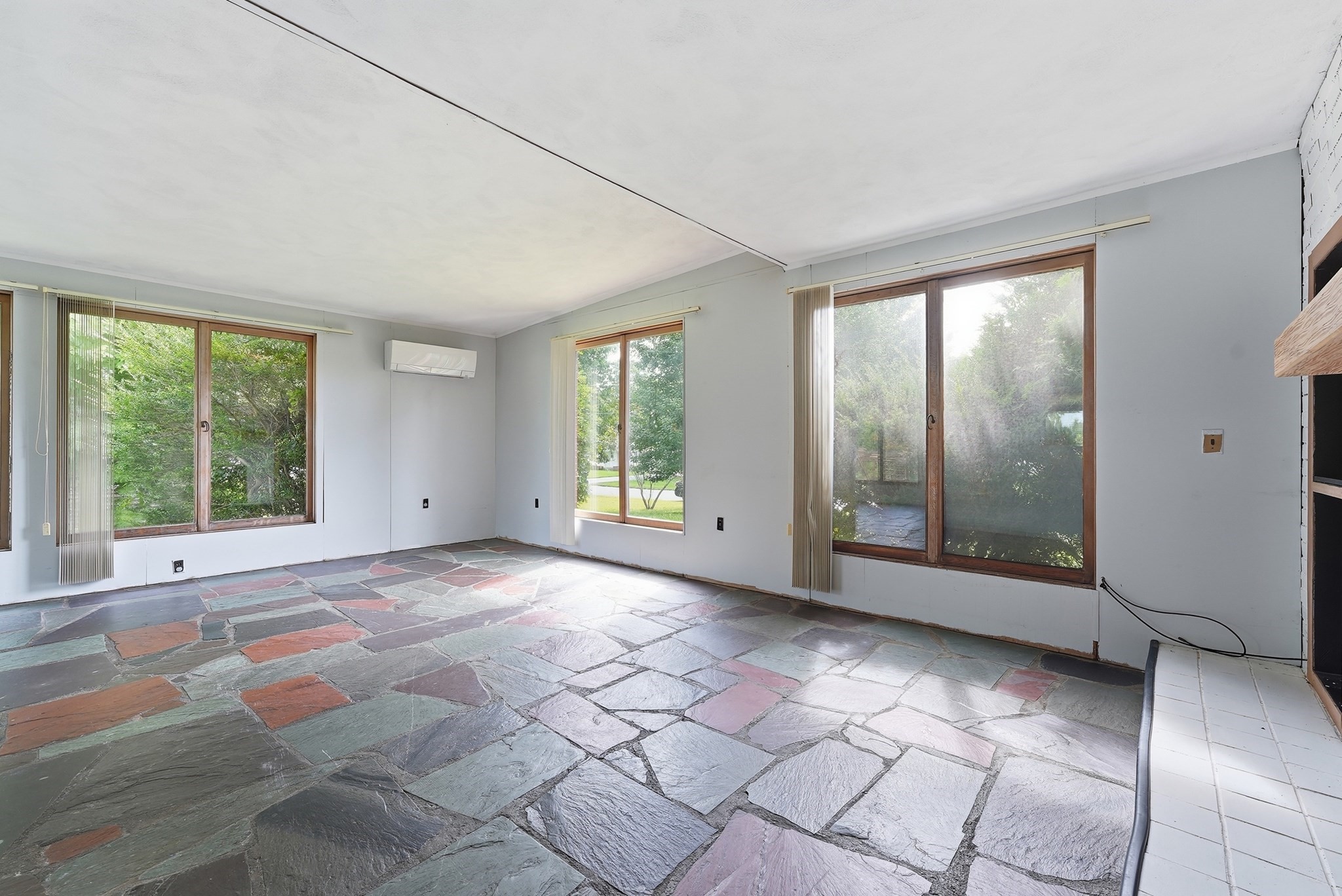 31 Woodcrest Road Springfield, MA 01129 - Photo 11 of 42 Gallery Image 11