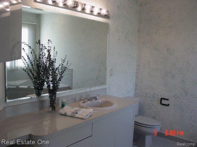 19471 Newburgh Road Livonia, MI 48152 - Photo 11 of 23 Master Bath