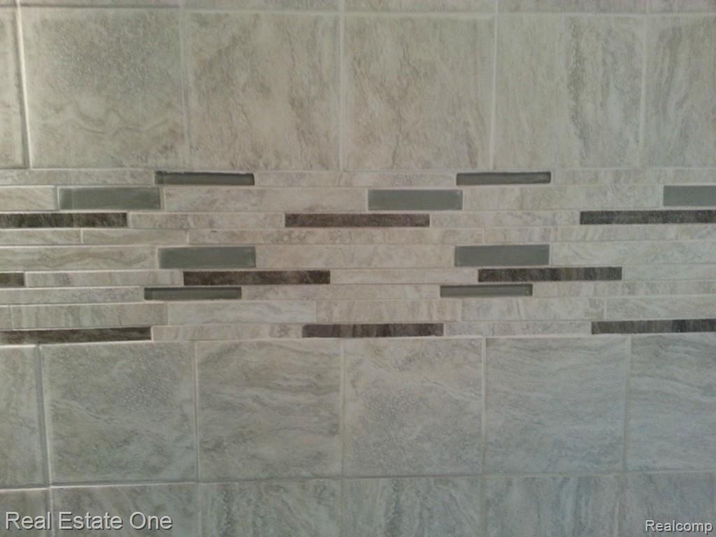 28216 Bayberry Road Farmington, MI 48331 - Photo 19 of 28 Bathroom tile detail