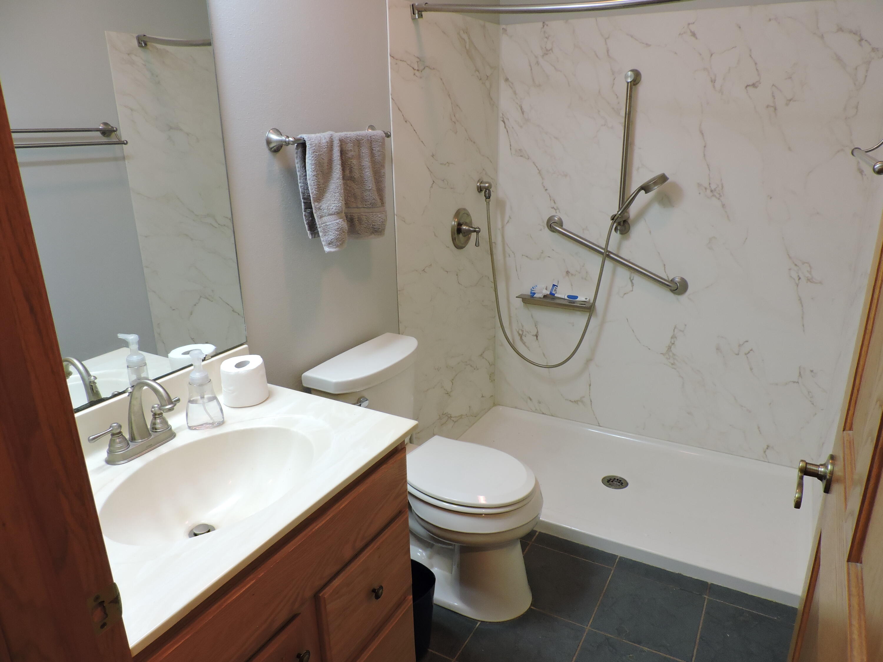 W9007 County Rd C Oakland, WI 53538 - Photo 29 of 40 Bath Main