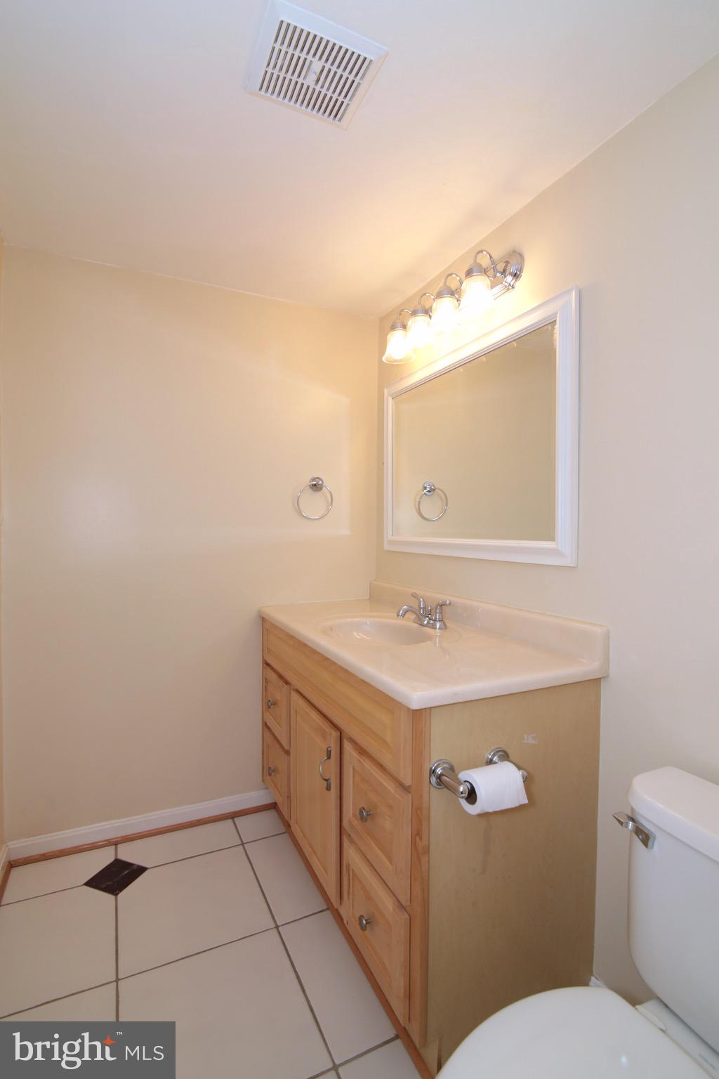 6623 Huntsman Boulevard Springfield, VA 22152 - Photo 17 of 32 Powder Room - Main Level