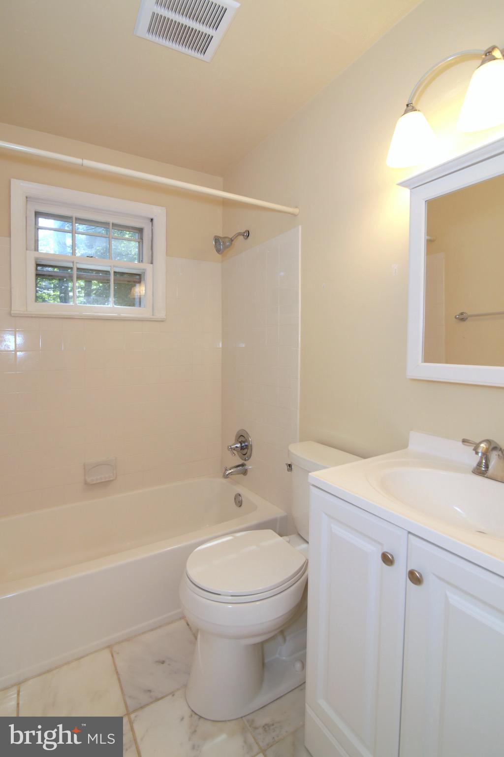 6623 Huntsman Boulevard Springfield, VA 22152 - Photo 25 of 32 Second Full Bathroom - Upper Level