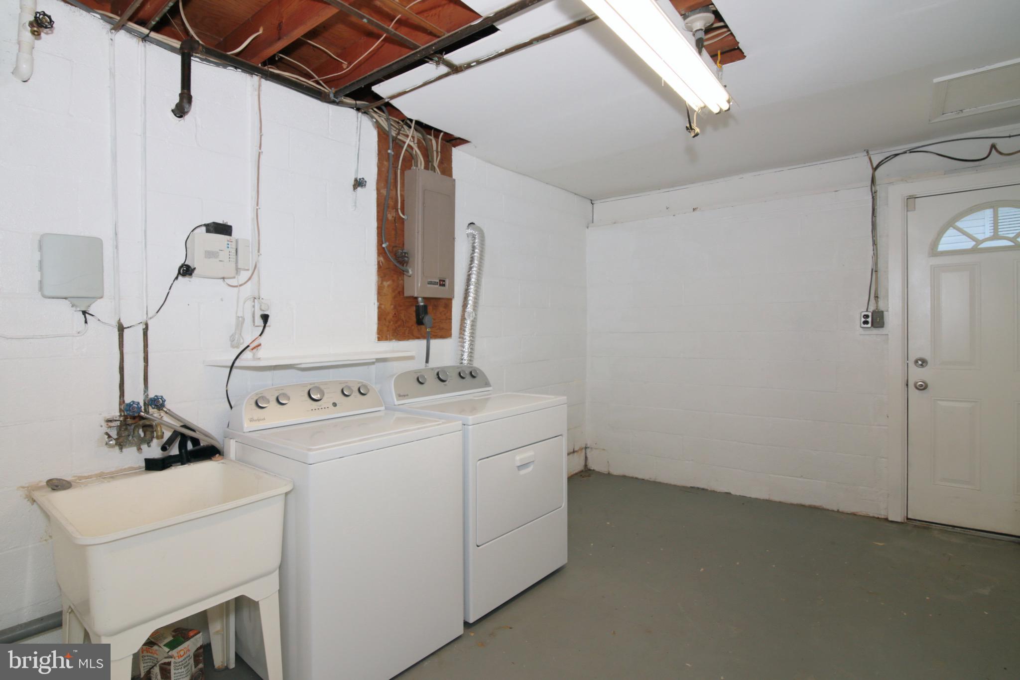 6623 Huntsman Boulevard Springfield, VA 22152 - Photo 26 of 32 Laundry Area with Deep Sink and Storage Space