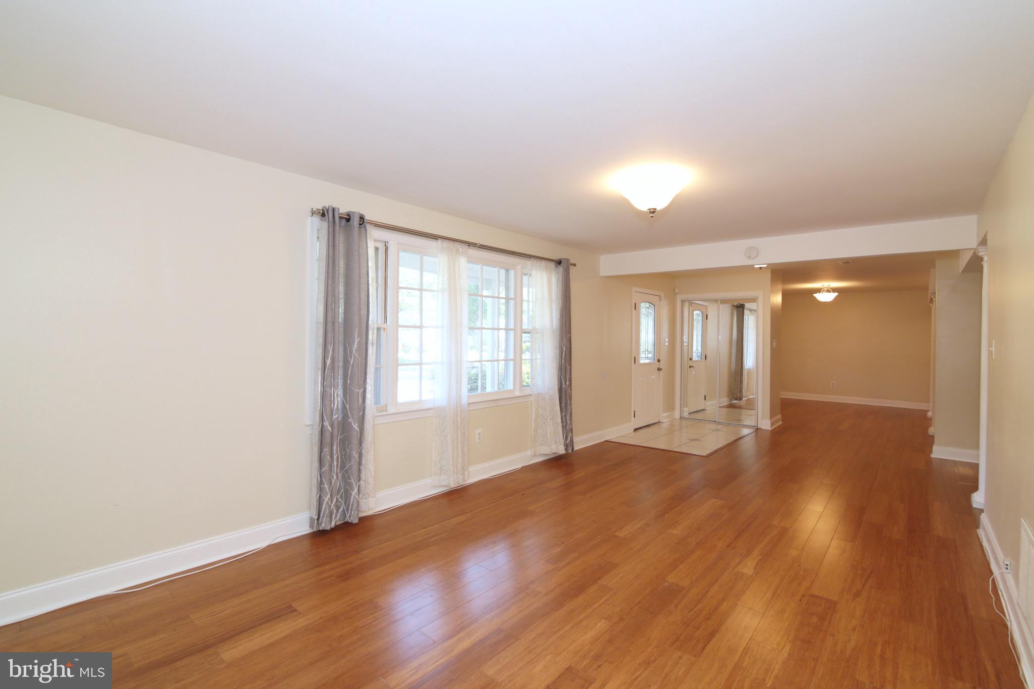 6623 Huntsman Boulevard Springfield, VA 22152 - Photo 9 of 32 Living Room