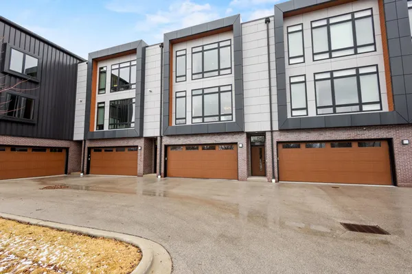 $1,679,000 | 1104 Brookwood Drive, Unit 21, Green Bay, WI 54304