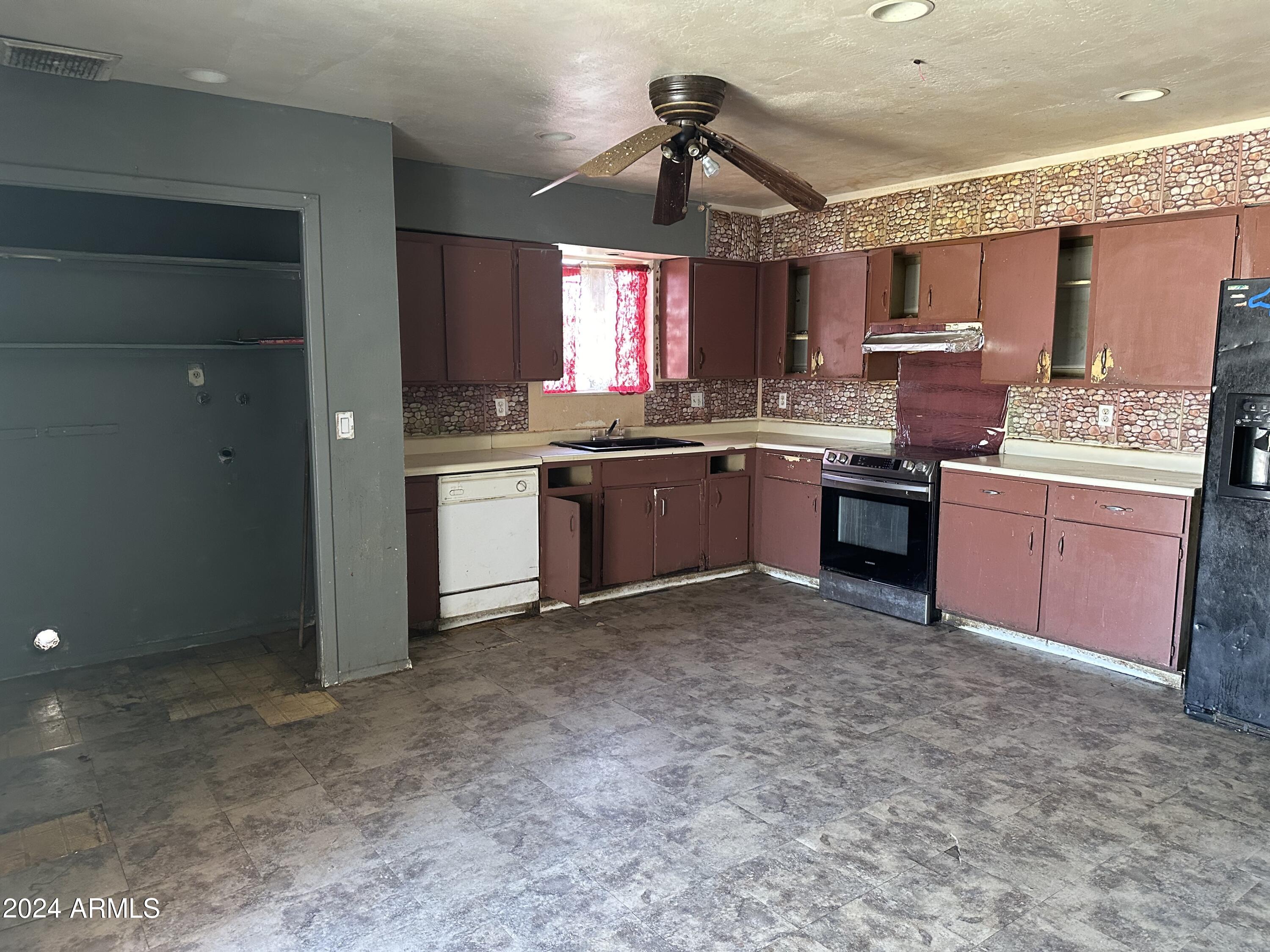 6450 West Ocotillo Road Glendale, AZ 85301 - Photo 12 of 21 IMG_5473 2