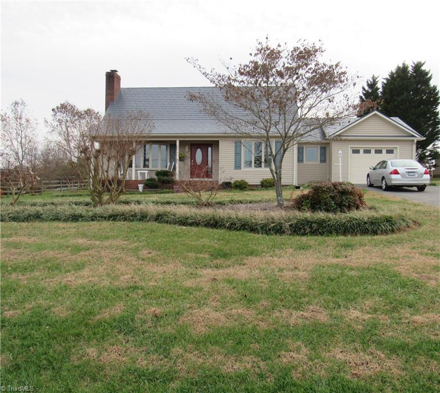 902 Mountain View Road King, NC 27021 - Photo 3 of 30