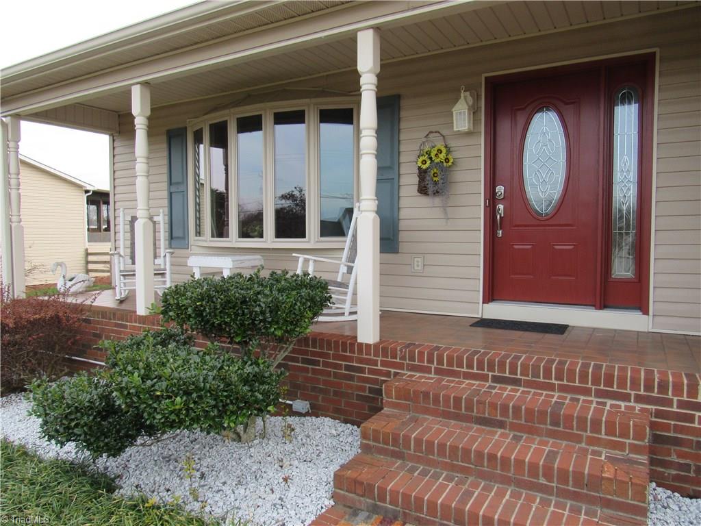 902 Mountain View Road King, NC 27021 - Photo 4 of 30