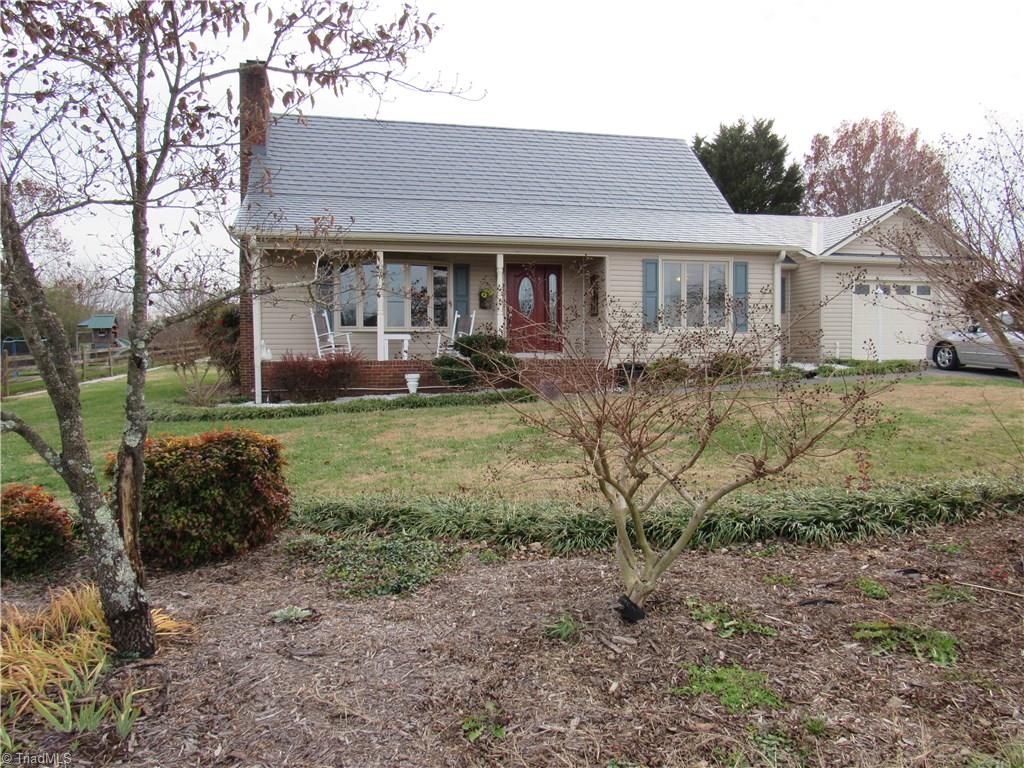 902 Mountain View Road King, NC 27021 - Photo 6 of 30