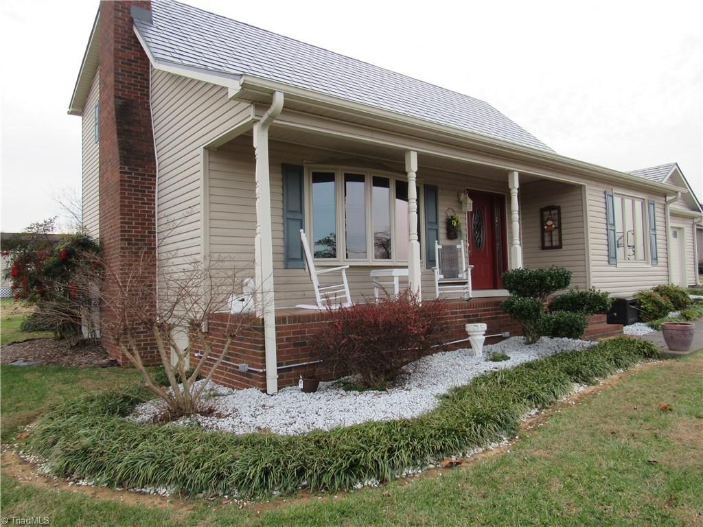 902 Mountain View Road King, NC 27021 - Photo 7 of 30