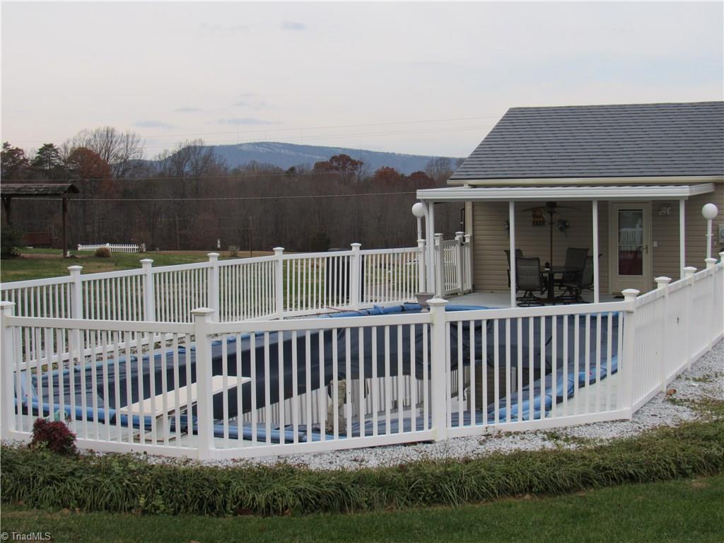 902 Mountain View Road King, NC 27021 - Photo 8 of 30