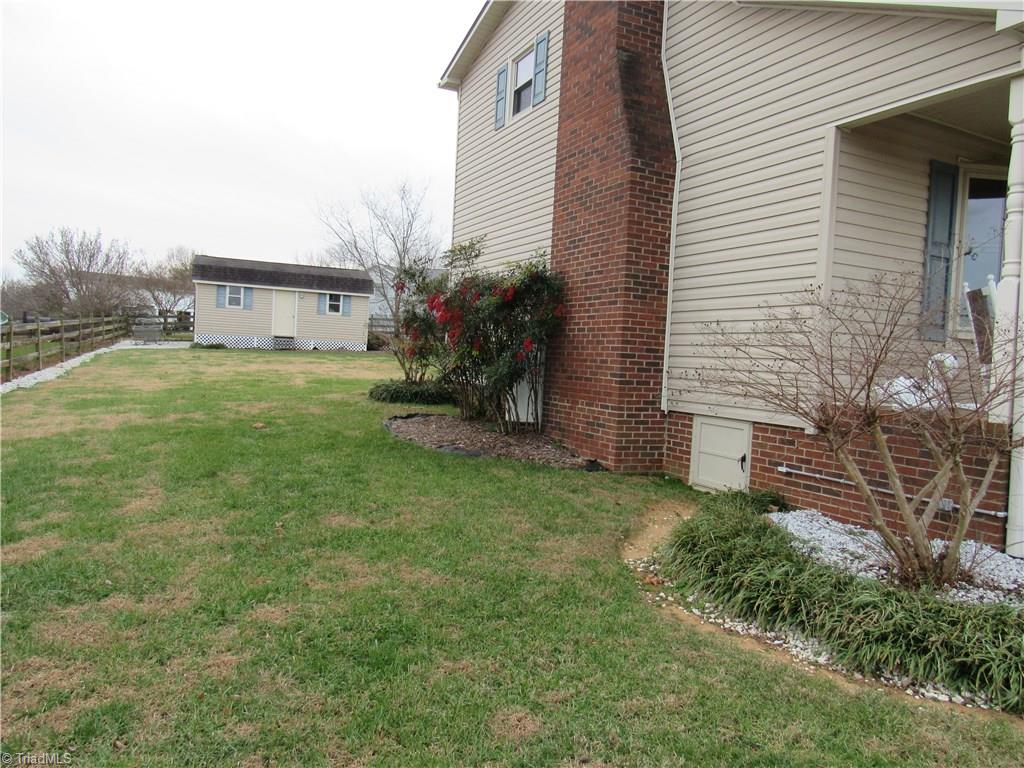 902 Mountain View Road King, NC 27021 - Photo 9 of 30