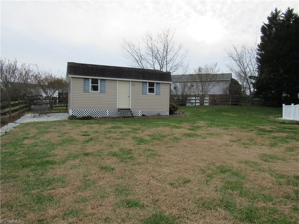 902 Mountain View Road King, NC 27021 - Photo 10 of 30